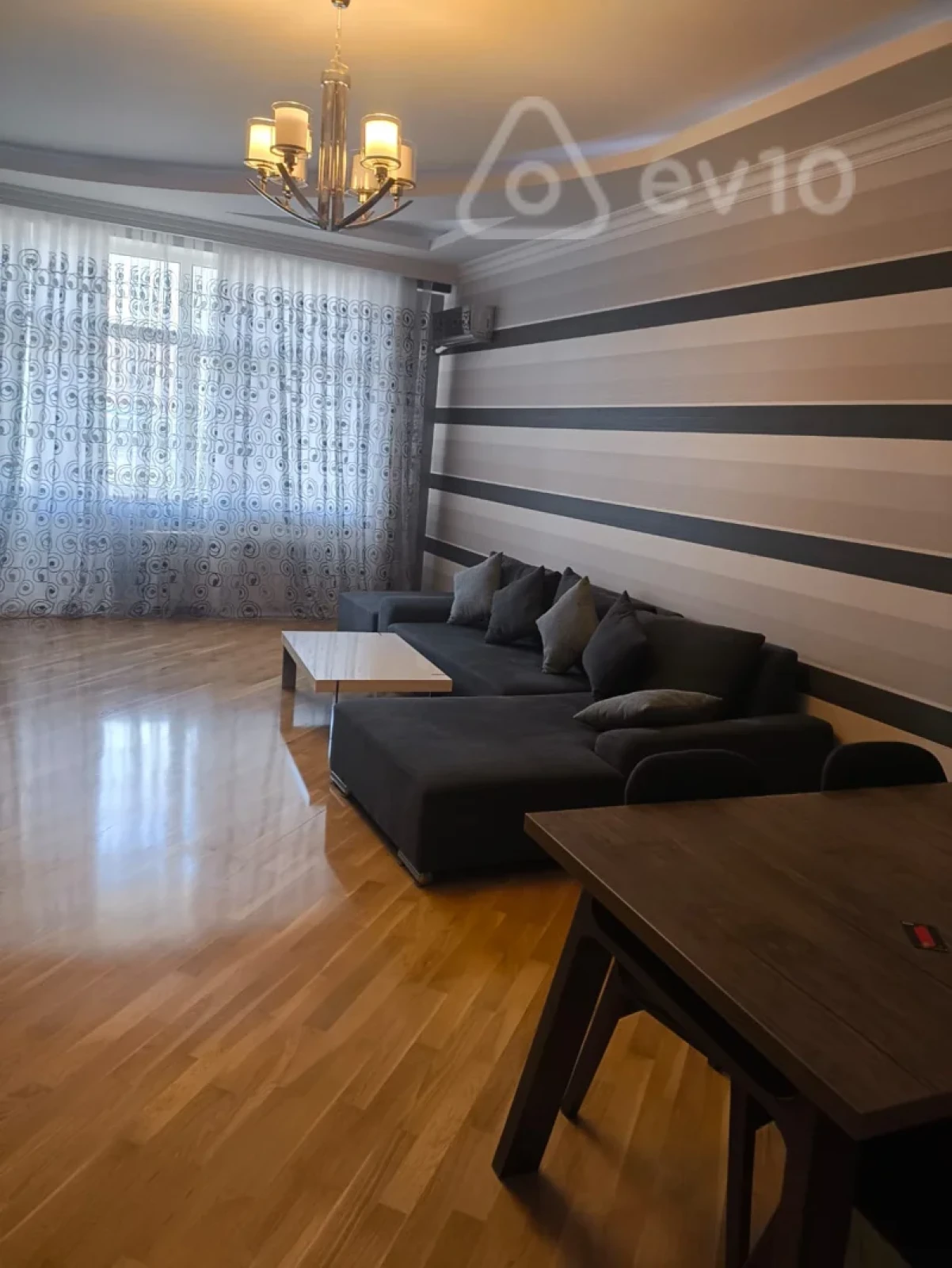 Kirayə verilir 3 otaqlı yeni tikili 160 m²