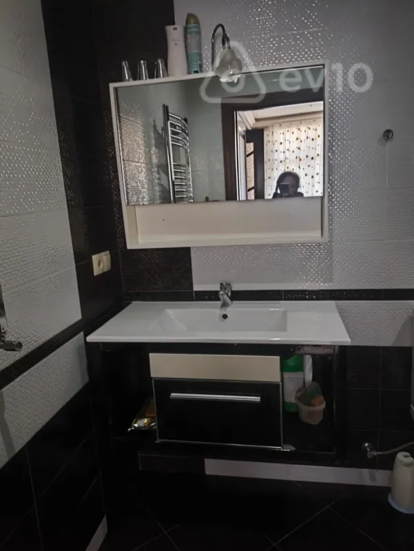 Kirayə verilir 3 otaqlı yeni tikili 160 m²