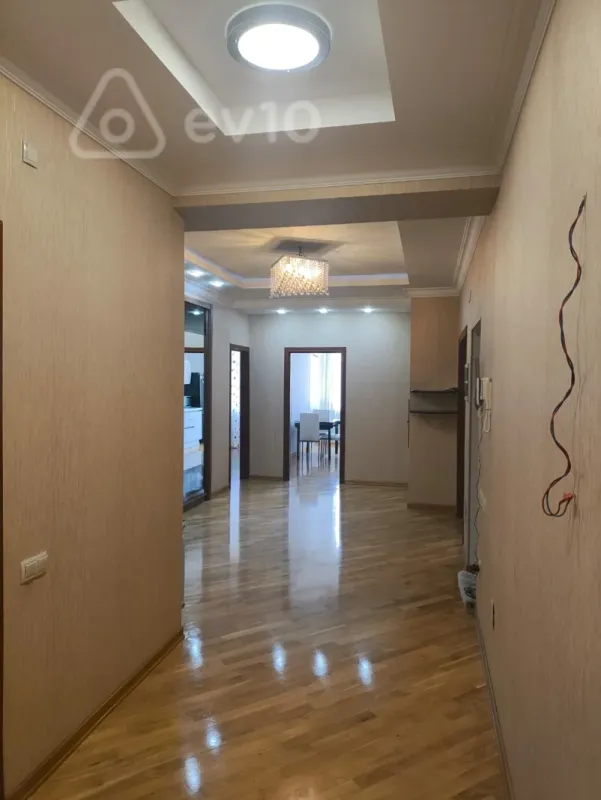 Kirayə verilir 3 otaqlı yeni tikili 160 m²
