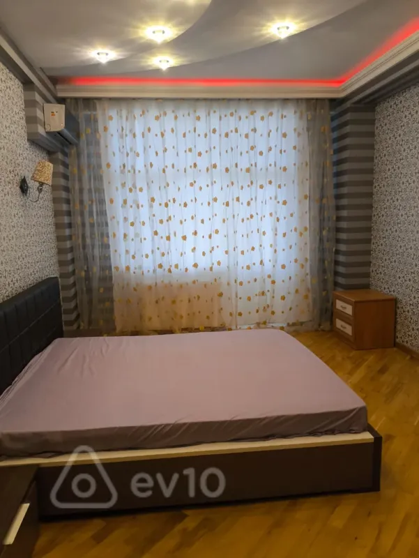 Kirayə verilir 3 otaqlı yeni tikili 160 m²