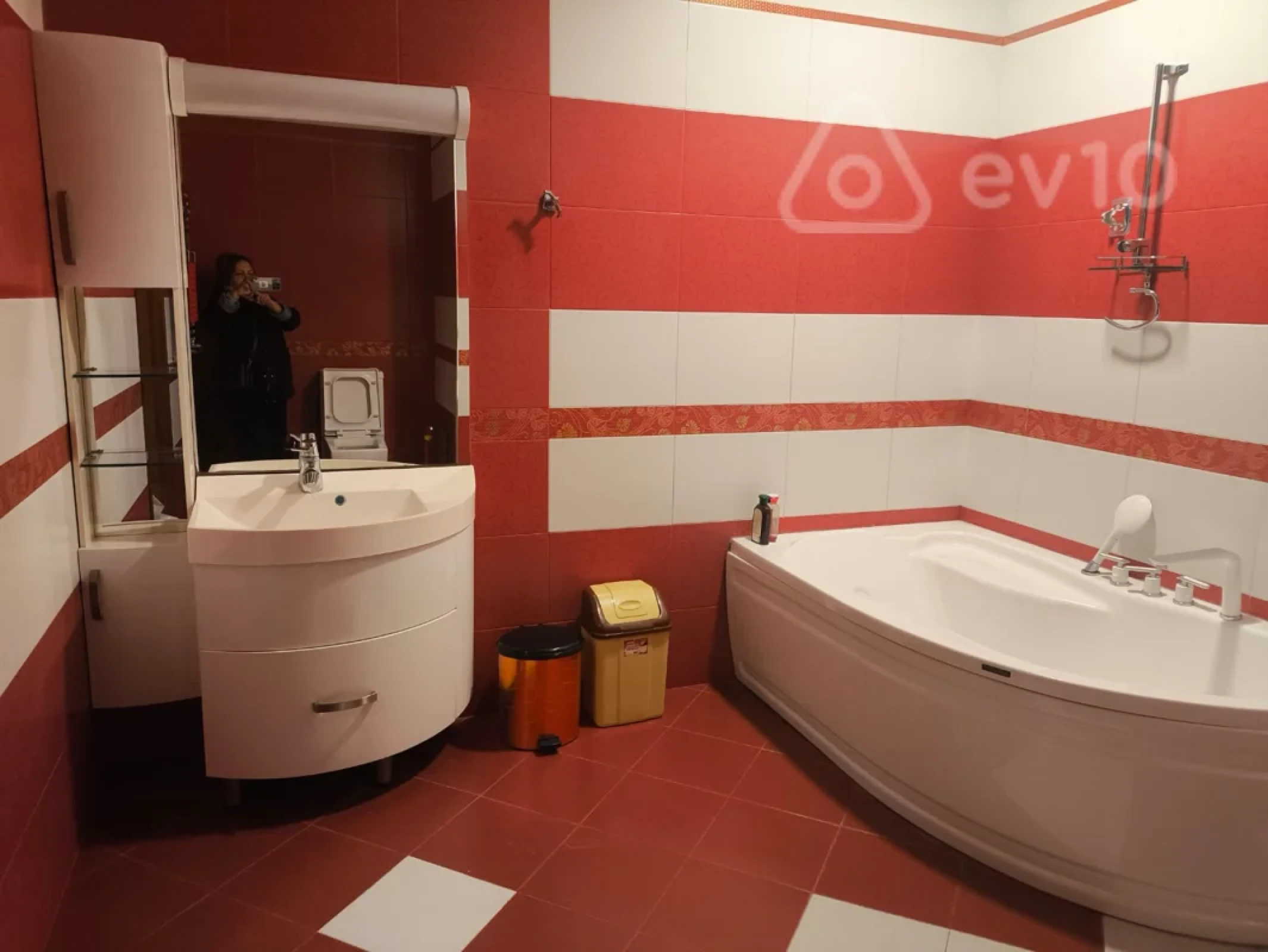 Kirayə verilir 3 otaqlı yeni tikili 160 m²