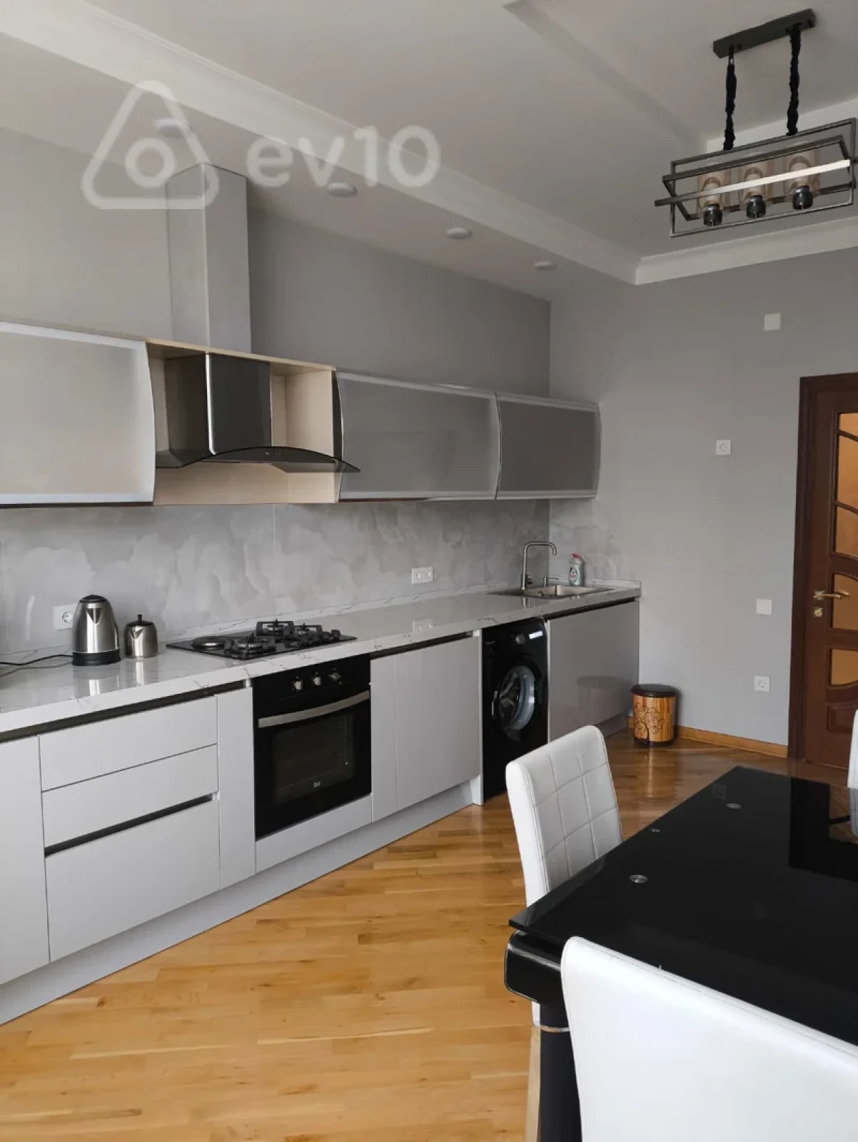 Kirayə verilir 3 otaqlı yeni tikili 160 m²