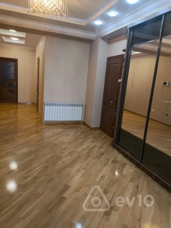 Kirayə verilir 3 otaqlı yeni tikili 160 m²