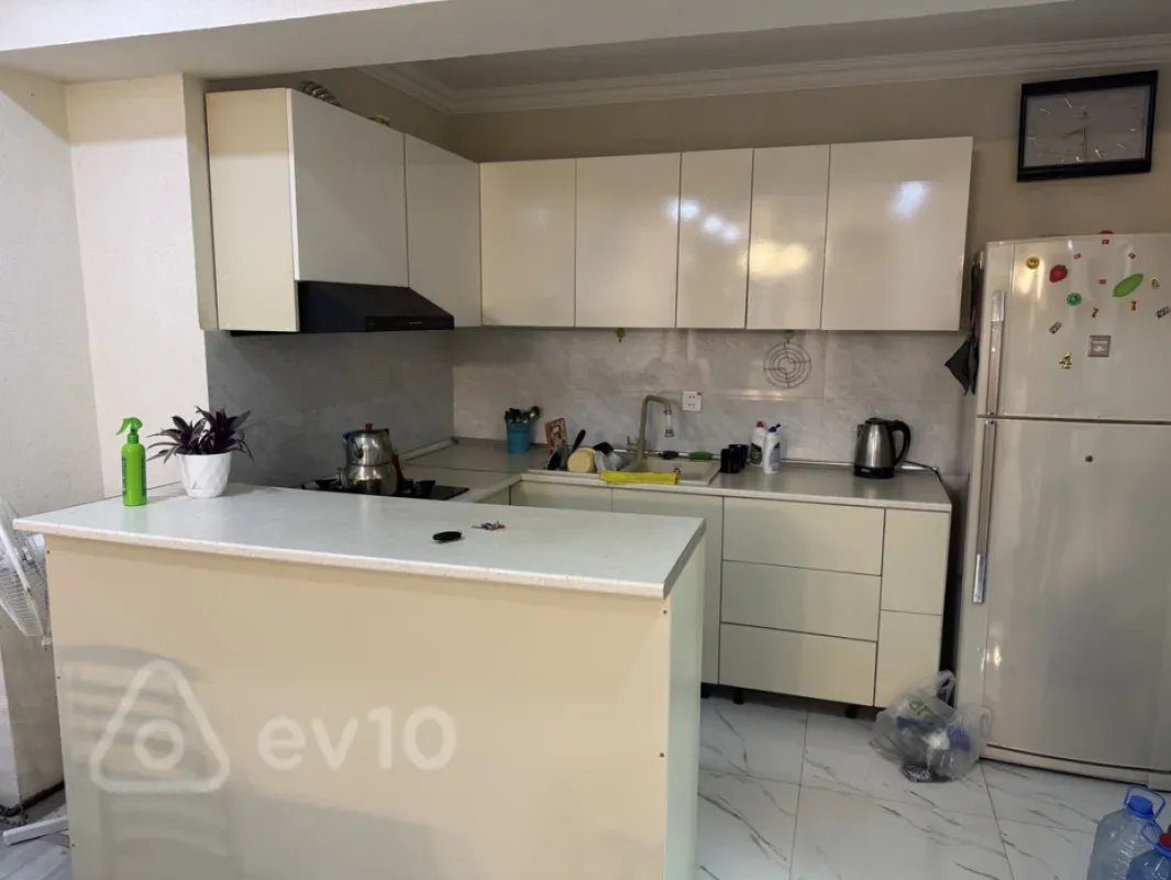 Kirayə verilir 3 otaqlı yeni tikili 5 m²