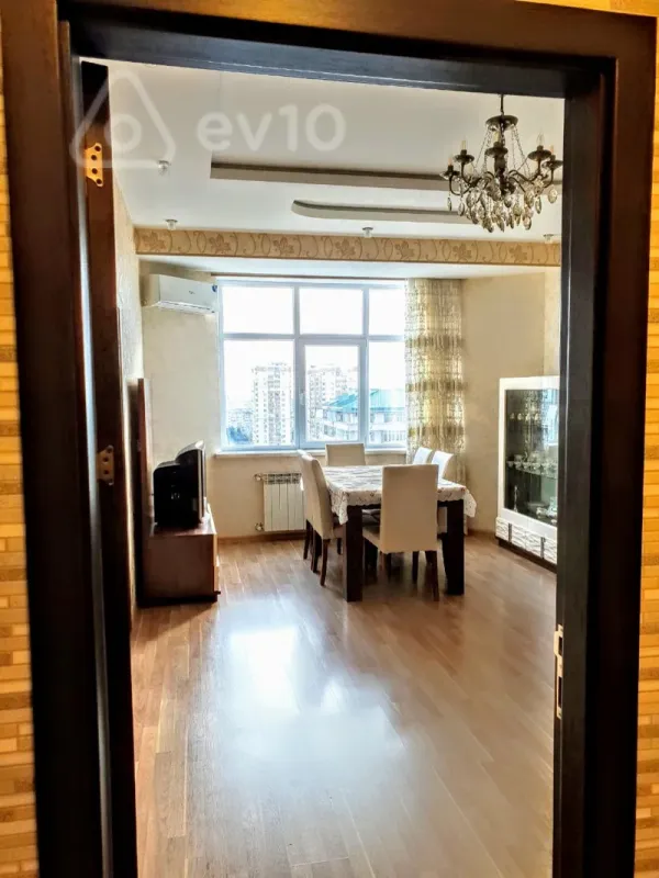 Kirayə verilir 2 otaqlı yeni tikili 70 m²