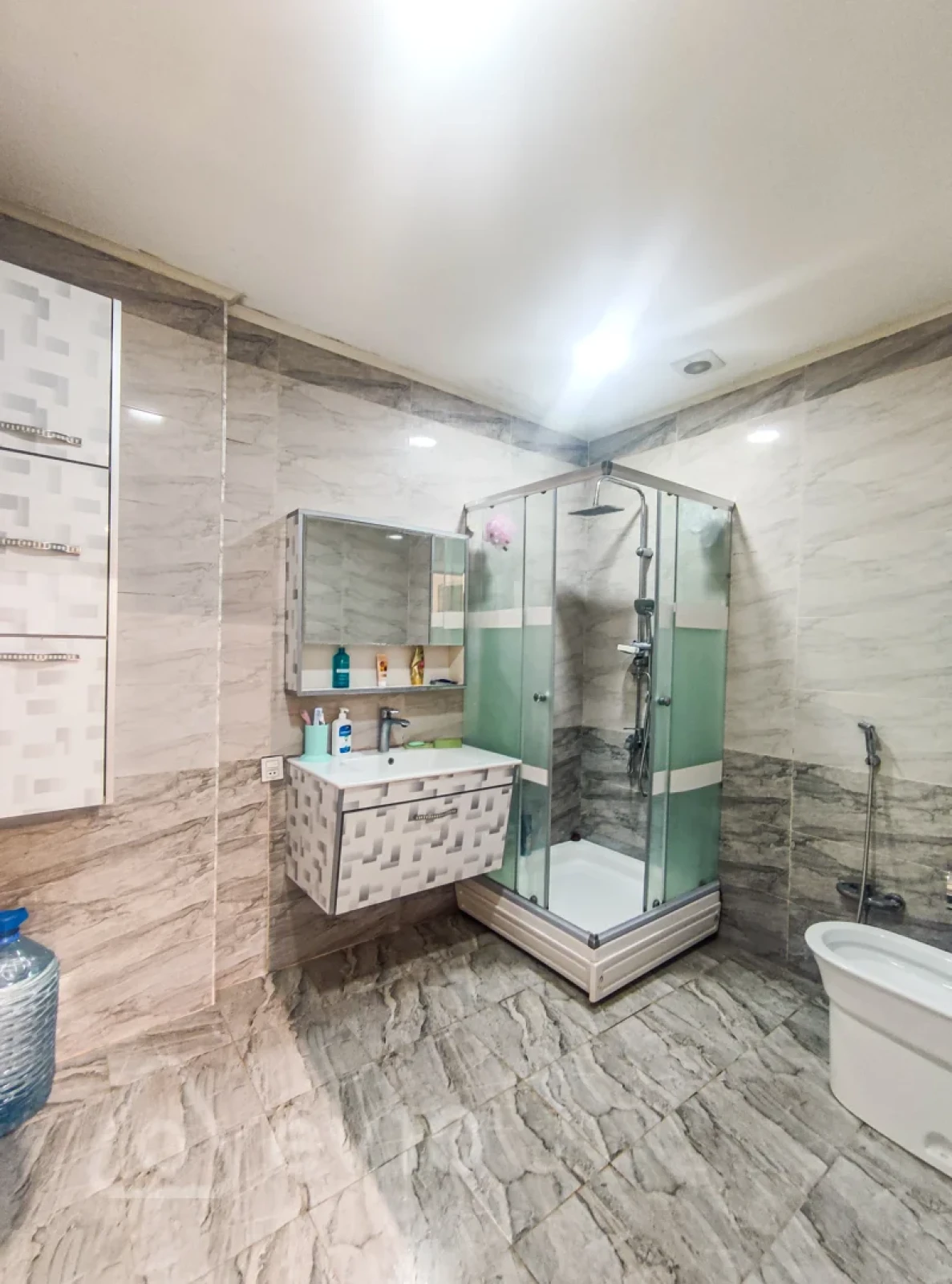 Kirayə verilir 2 otaqlı yeni tikili 100 m²