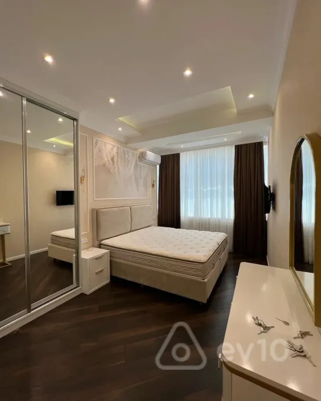 Kirayə verilir 4 otaqlı yeni tikili 133 m²