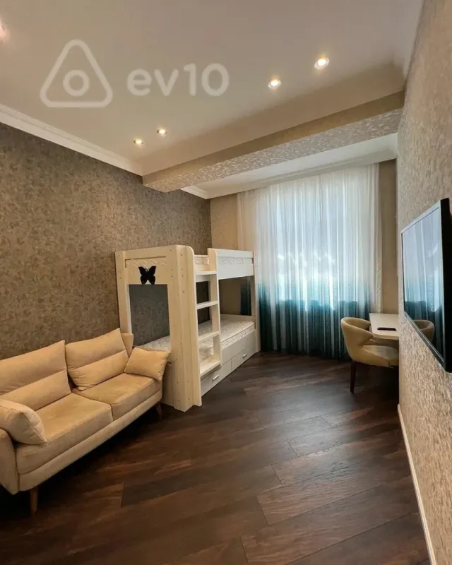 Kirayə verilir 4 otaqlı yeni tikili 133 m²