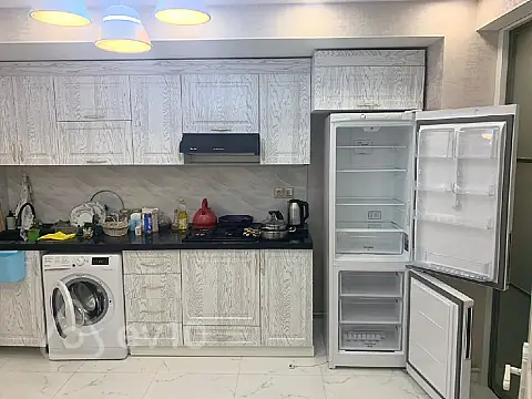 Kirayə verilir 2 otaqlı yeni tikili 90 m²
