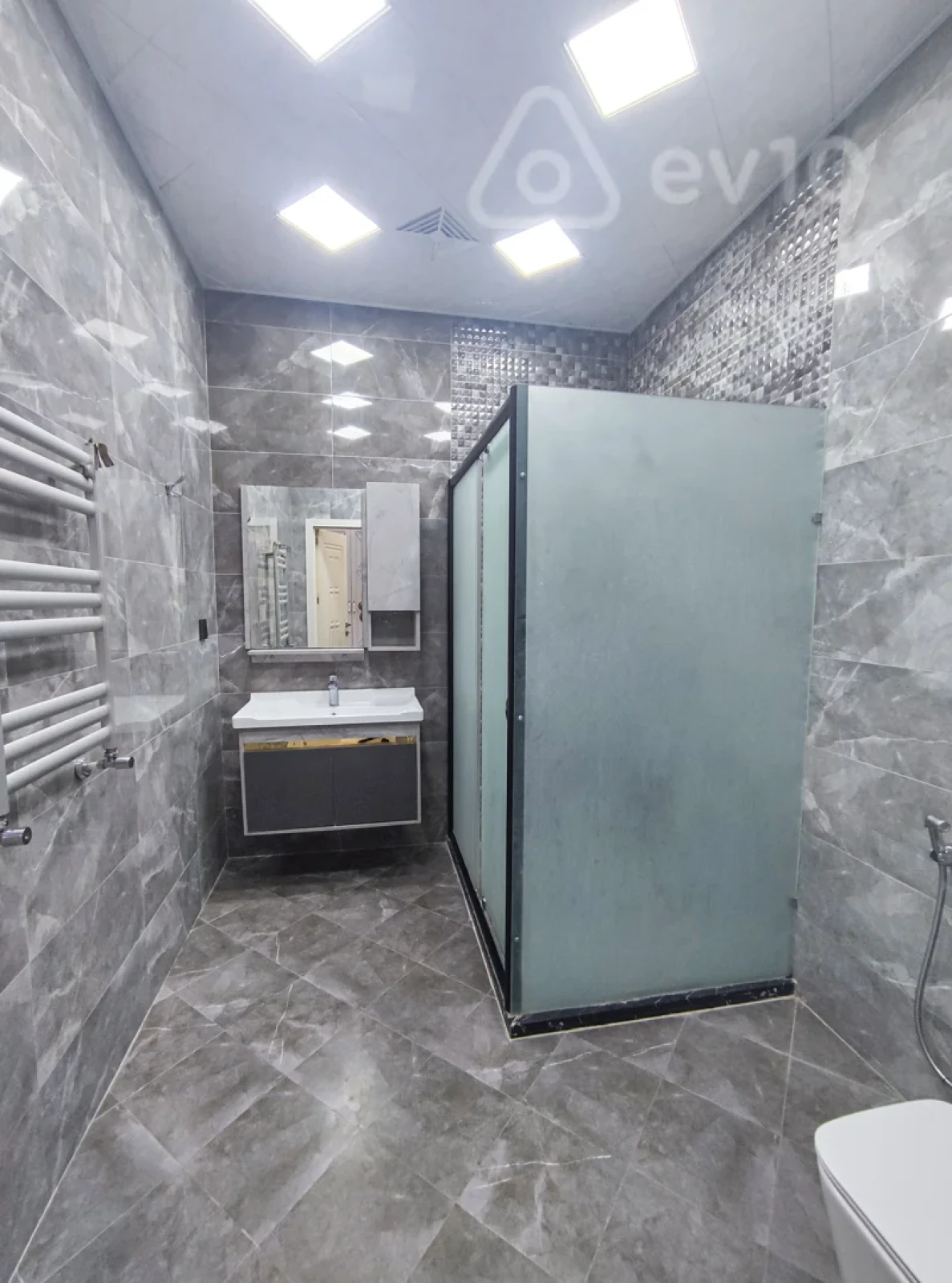 Kirayə verilir 2 otaqlı yeni tikili 90 m²