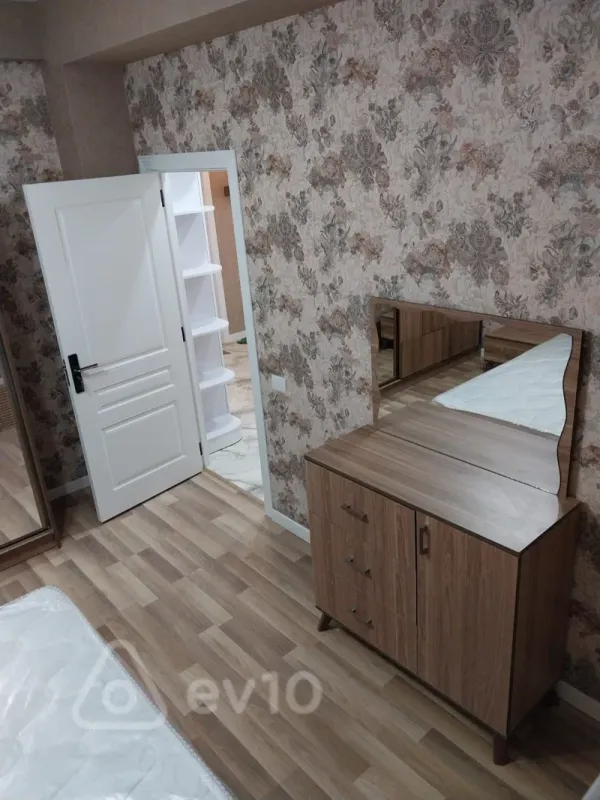 Kirayə verilir 3 otaqlı yeni tikili 100 m²