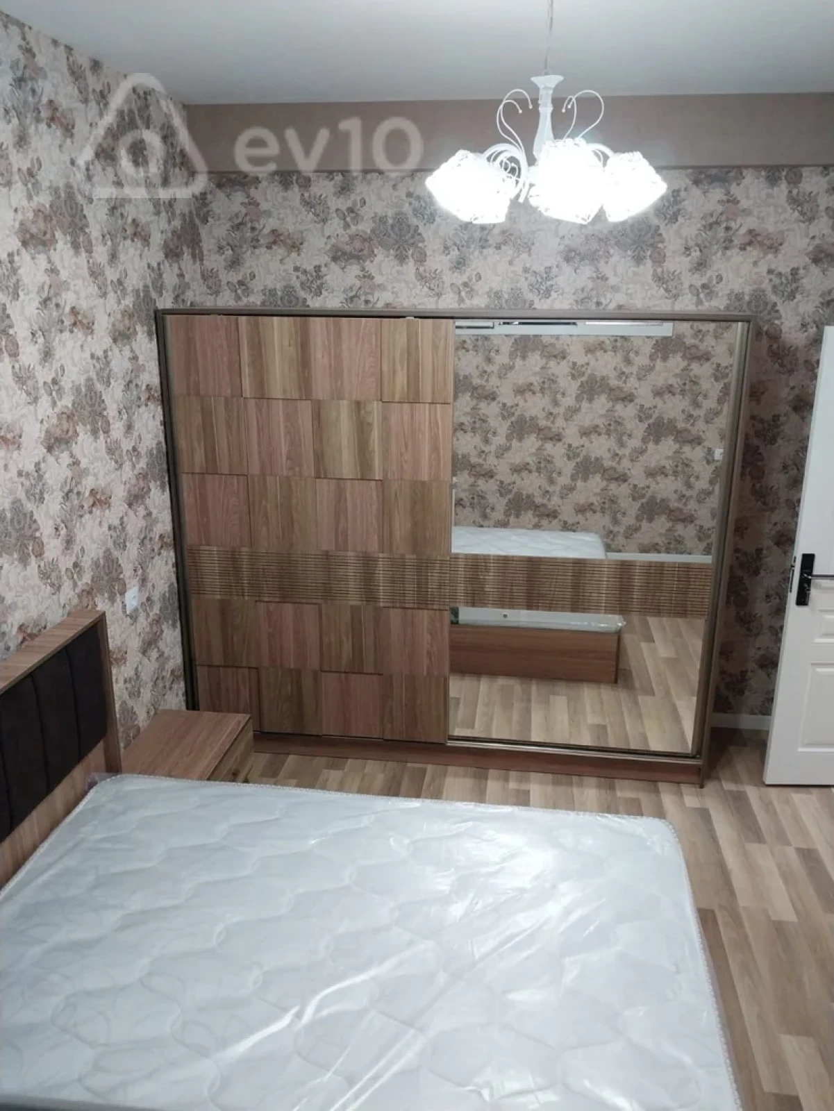 Kirayə verilir 3 otaqlı yeni tikili 100 m²