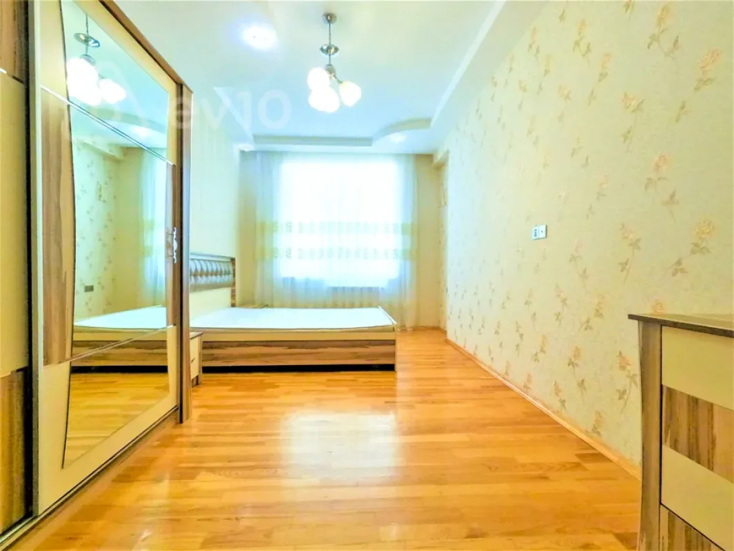 Kirayə verilir 3 otaqlı yeni tikili 120 m²