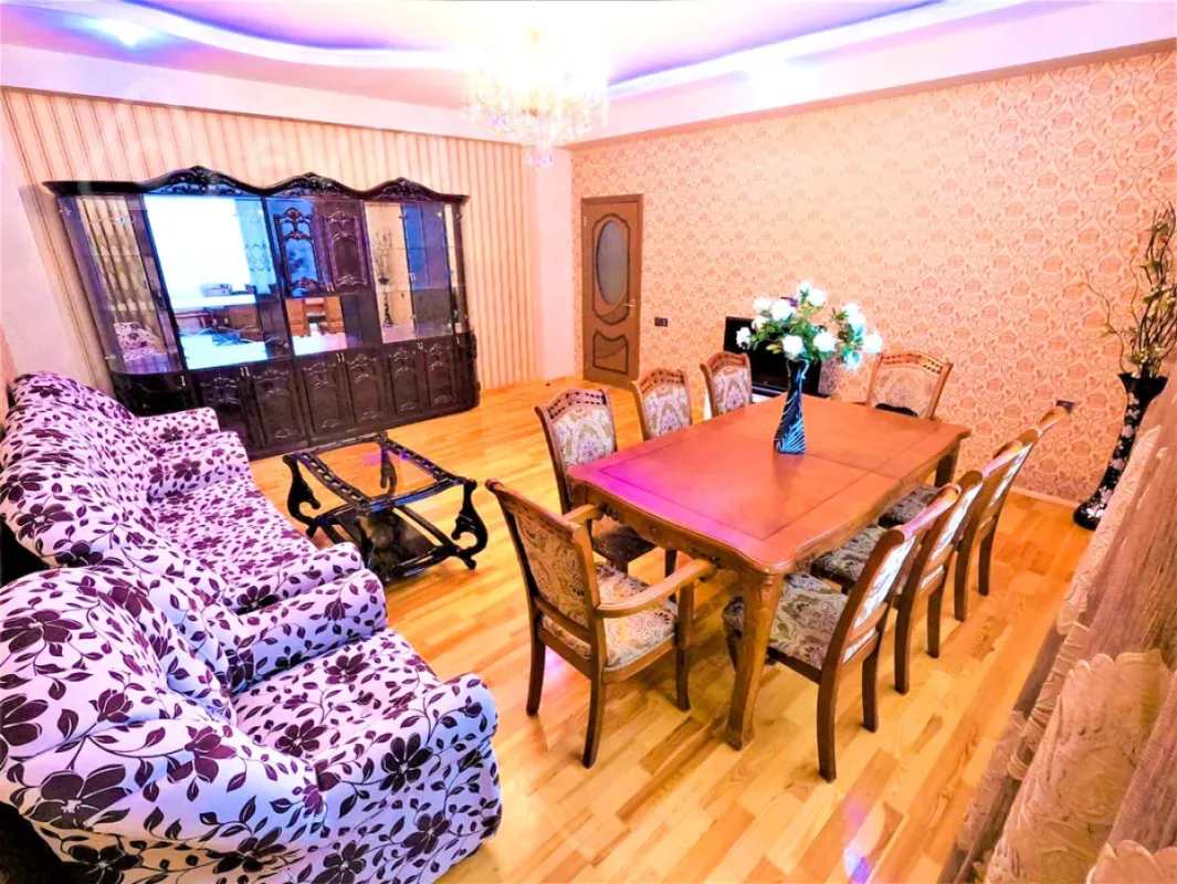 Kirayə verilir 3 otaqlı yeni tikili 120 m²