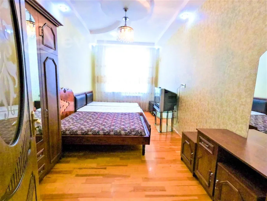 Kirayə verilir 3 otaqlı yeni tikili 120 m²