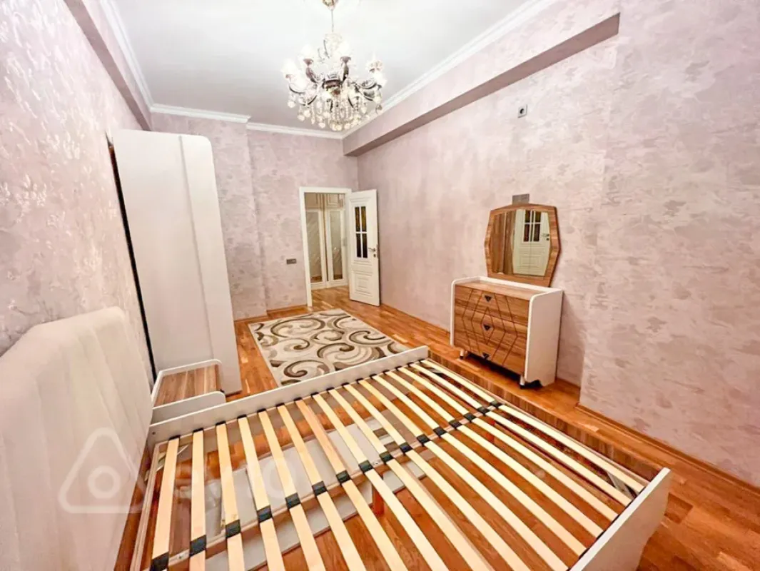 Kirayə verilir 2 otaqlı yeni tikili 75 m²