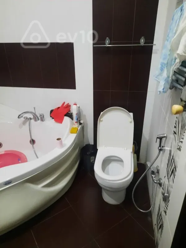 Kirayə verilir 3 otaqlı yeni tikili 155 m²