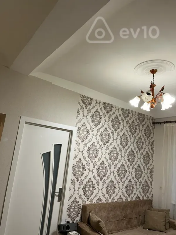 Kirayə verilir 2 otaqlı köhnə tikili 40 m²