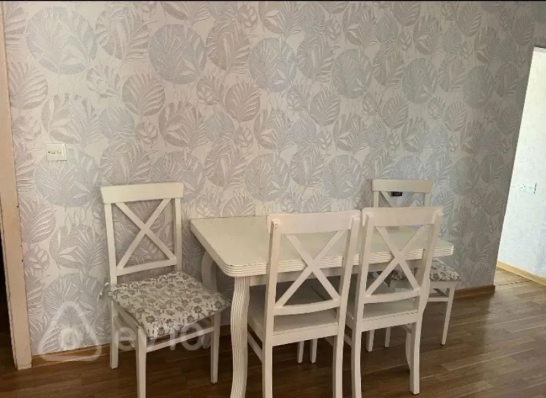 Satılır 1 otaqlı köhnə tikili 32 m²