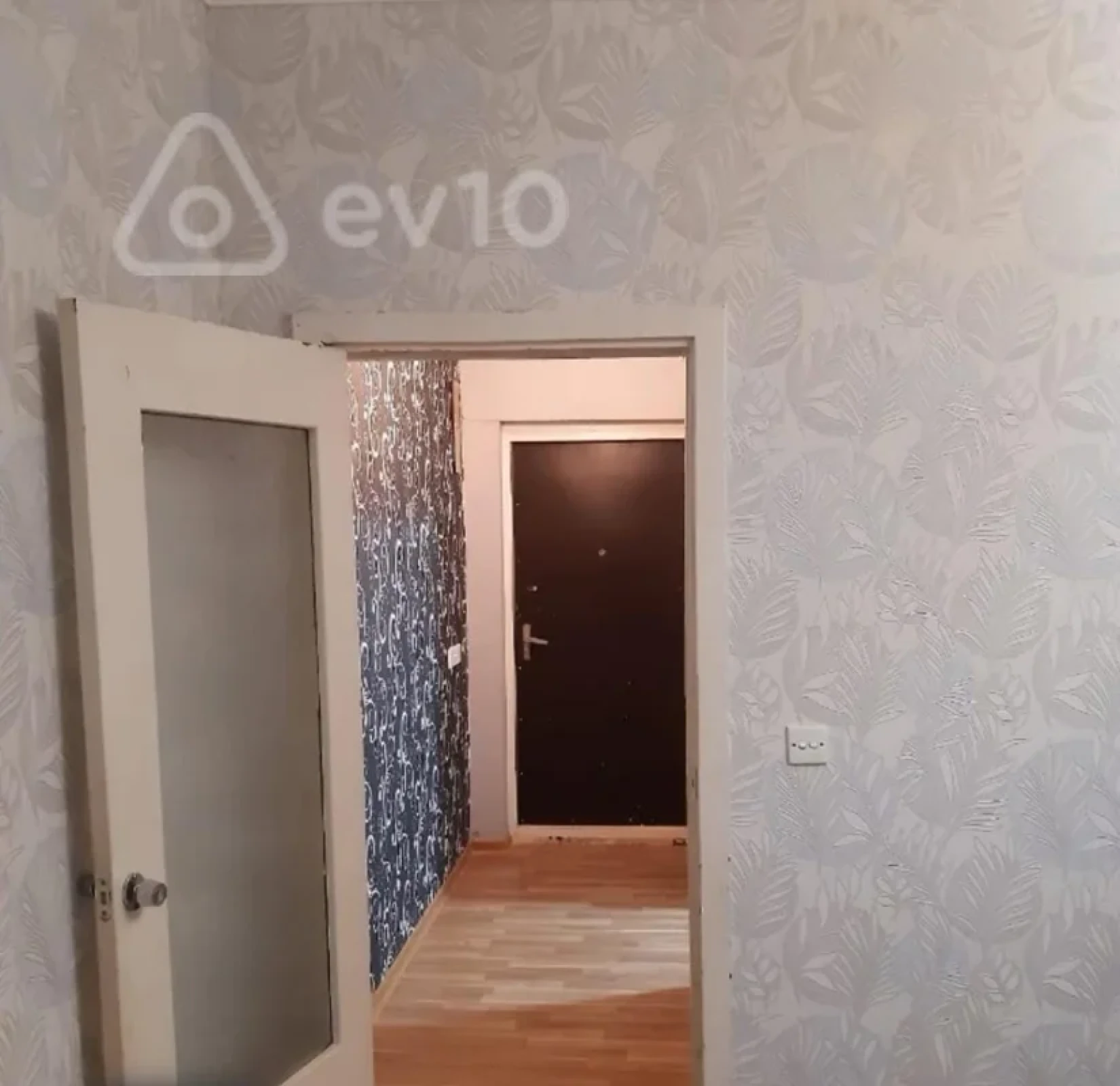 Satılır 1 otaqlı köhnə tikili 32 m²