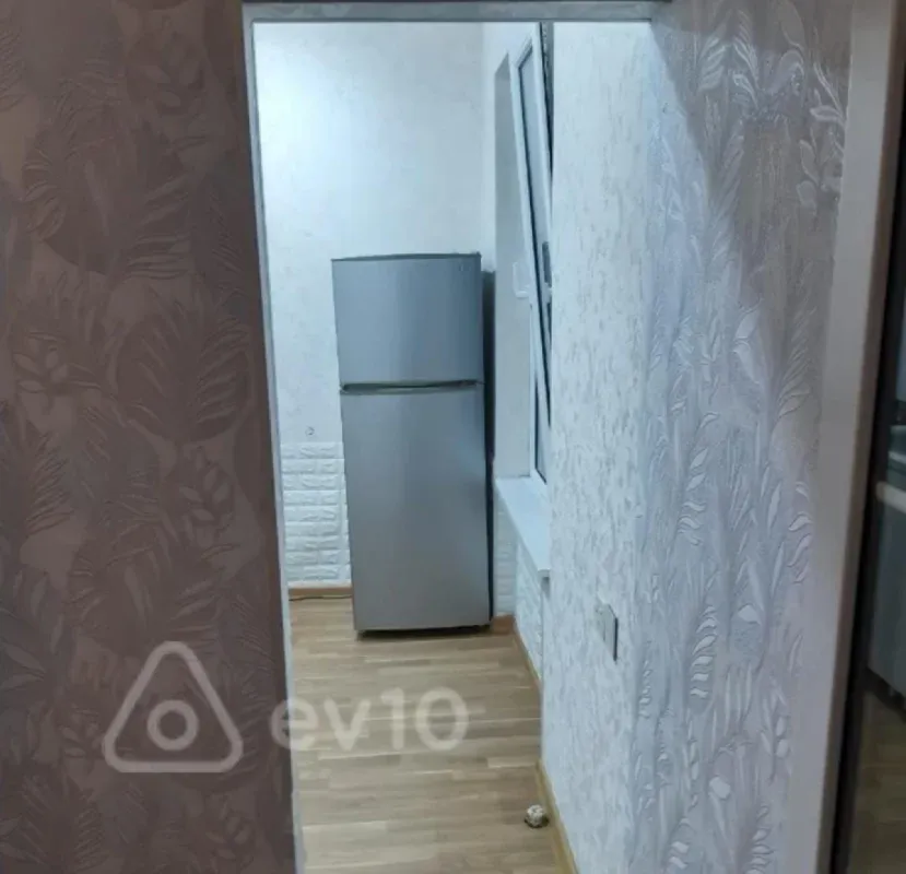 Satılır 1 otaqlı köhnə tikili 32 m²