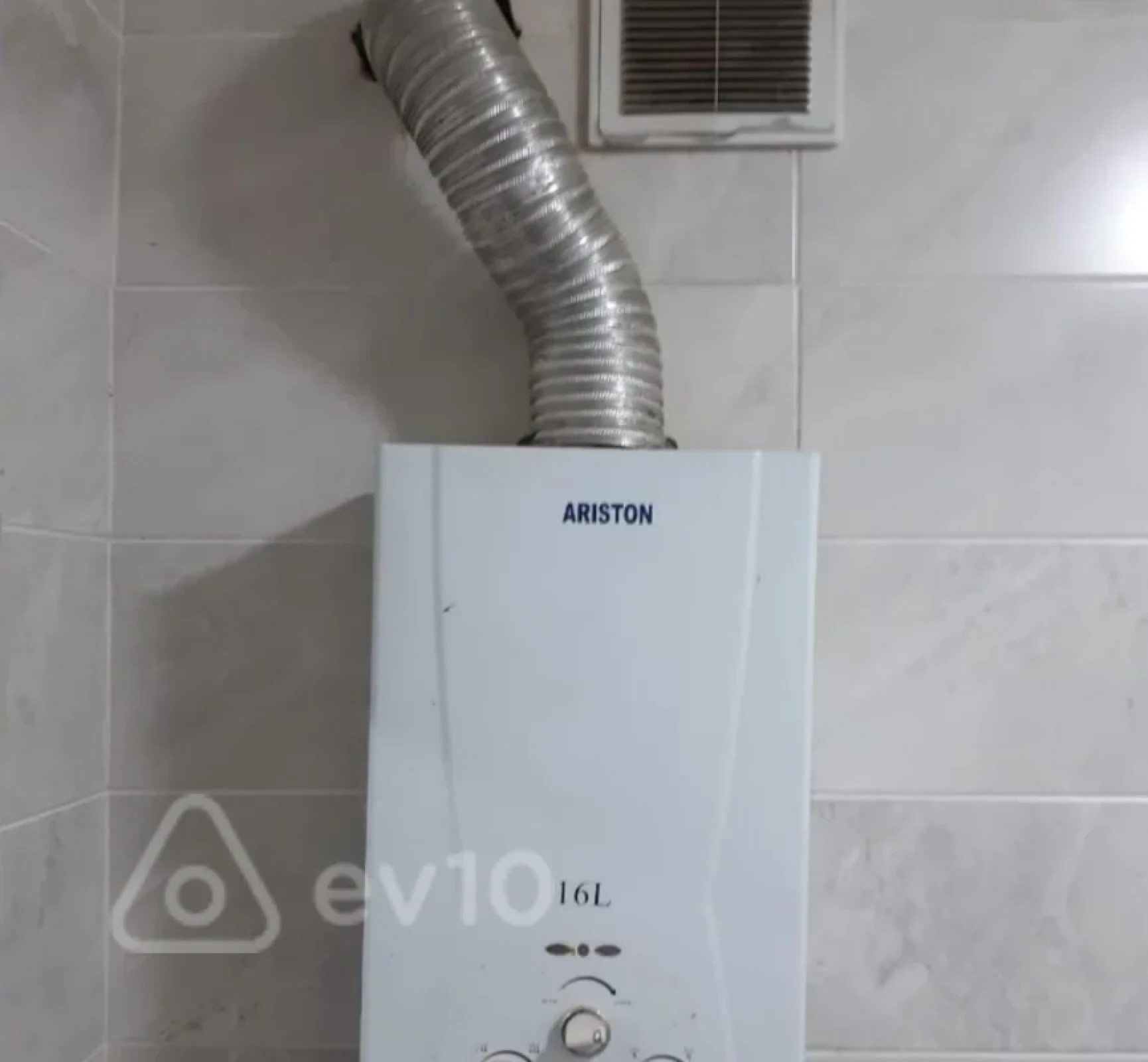 Satılır 1 otaqlı köhnə tikili 32 m²