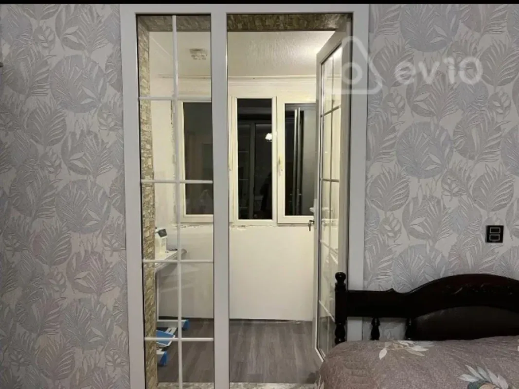 Satılır 1 otaqlı köhnə tikili 32 m²