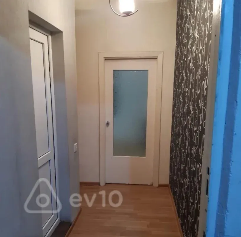 Satılır 1 otaqlı köhnə tikili 32 m²
