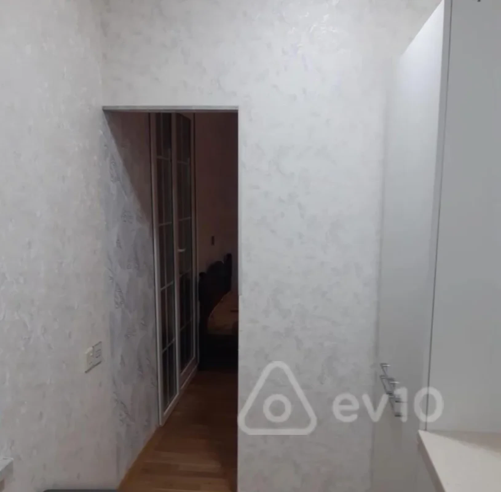 Satılır 1 otaqlı köhnə tikili 32 m²