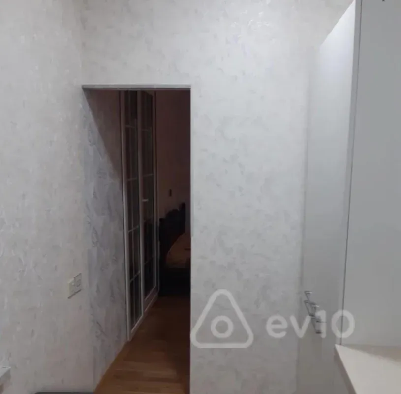 Satılır 1 otaqlı köhnə tikili 32 m²