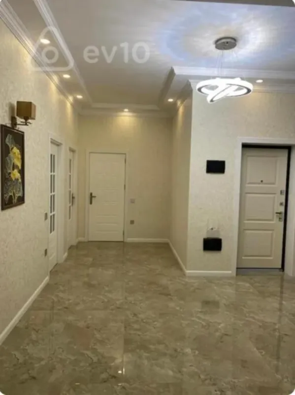 Kirayə verilir 3 otaqlı yeni tikili 140 m²