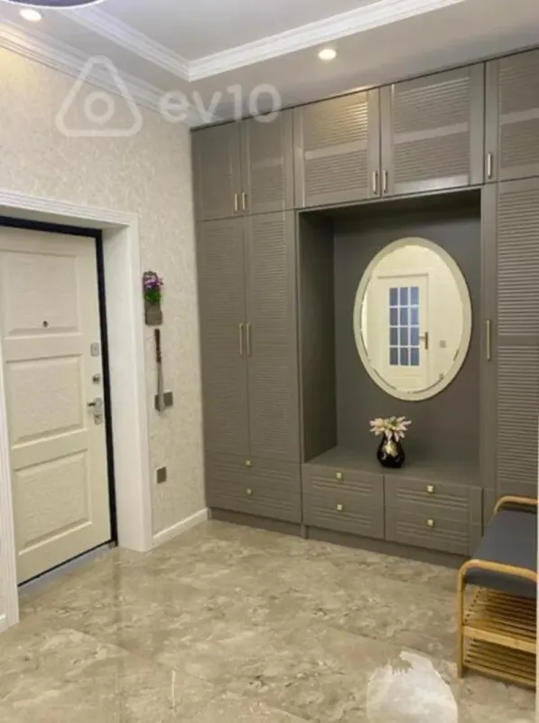 Kirayə verilir 3 otaqlı yeni tikili 140 m²