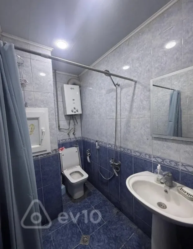 Satılır 2 otaqlı köhnə tikili 45 m²