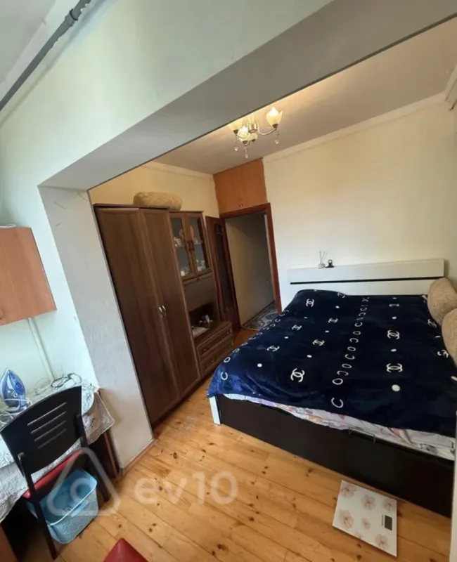 Satılır 2 otaqlı köhnə tikili 45 m²