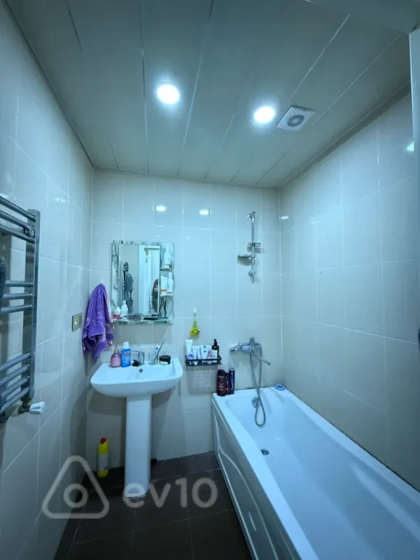 Kirayə verilir 3 otaqlı yeni tikili 85 m²