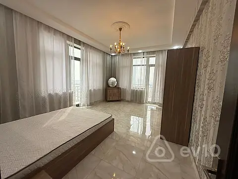 Kirayə verilir 3 otaqlı yeni tikili 172 m²