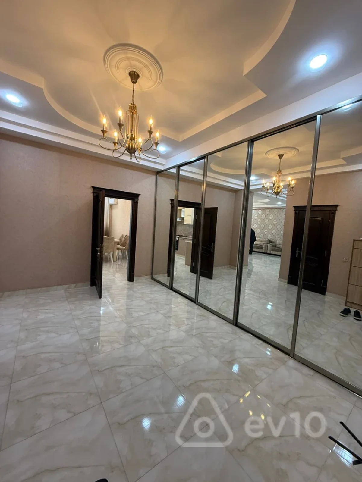 Kirayə verilir 3 otaqlı yeni tikili 172 m²