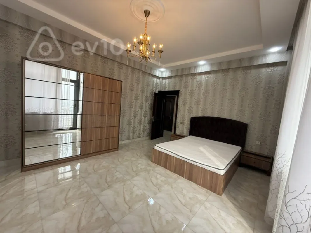 Kirayə verilir 3 otaqlı yeni tikili 172 m²