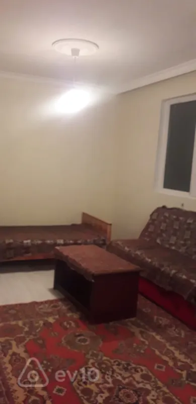 Kirayə verilir 2 otaqlı köhnə tikili 55 m²