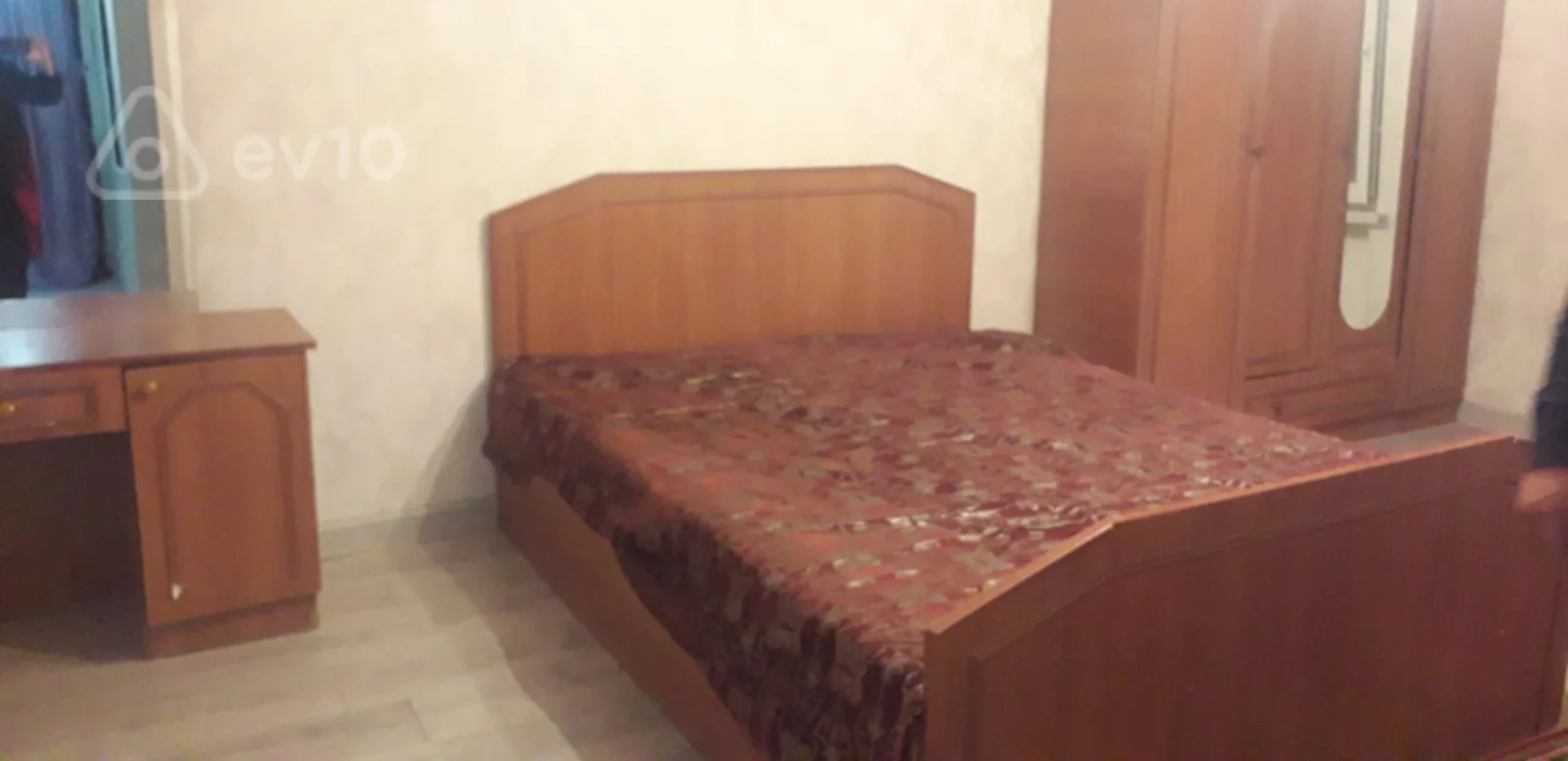 Kirayə verilir 2 otaqlı köhnə tikili 55 m²