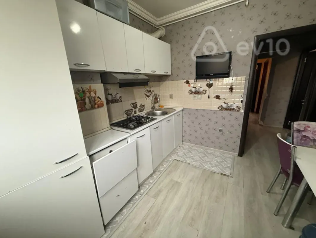 Kirayə verilir 3 otaqlı köhnə tikili 80 m²