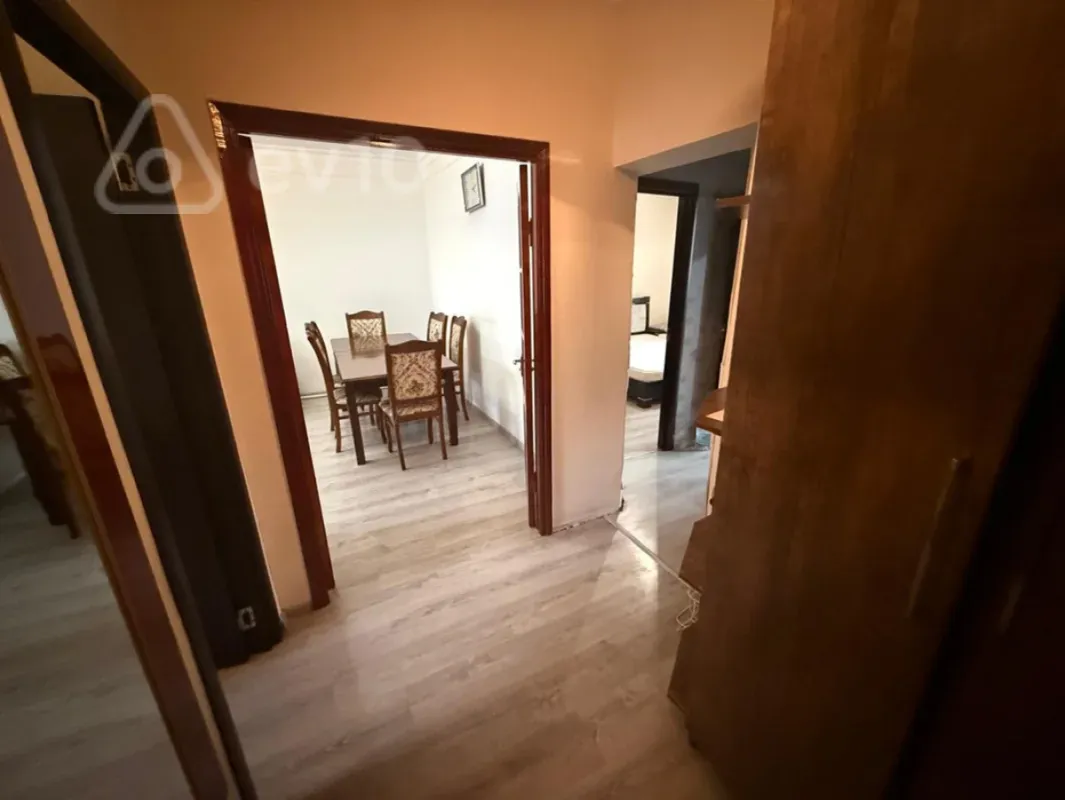 Kirayə verilir 3 otaqlı köhnə tikili 80 m²