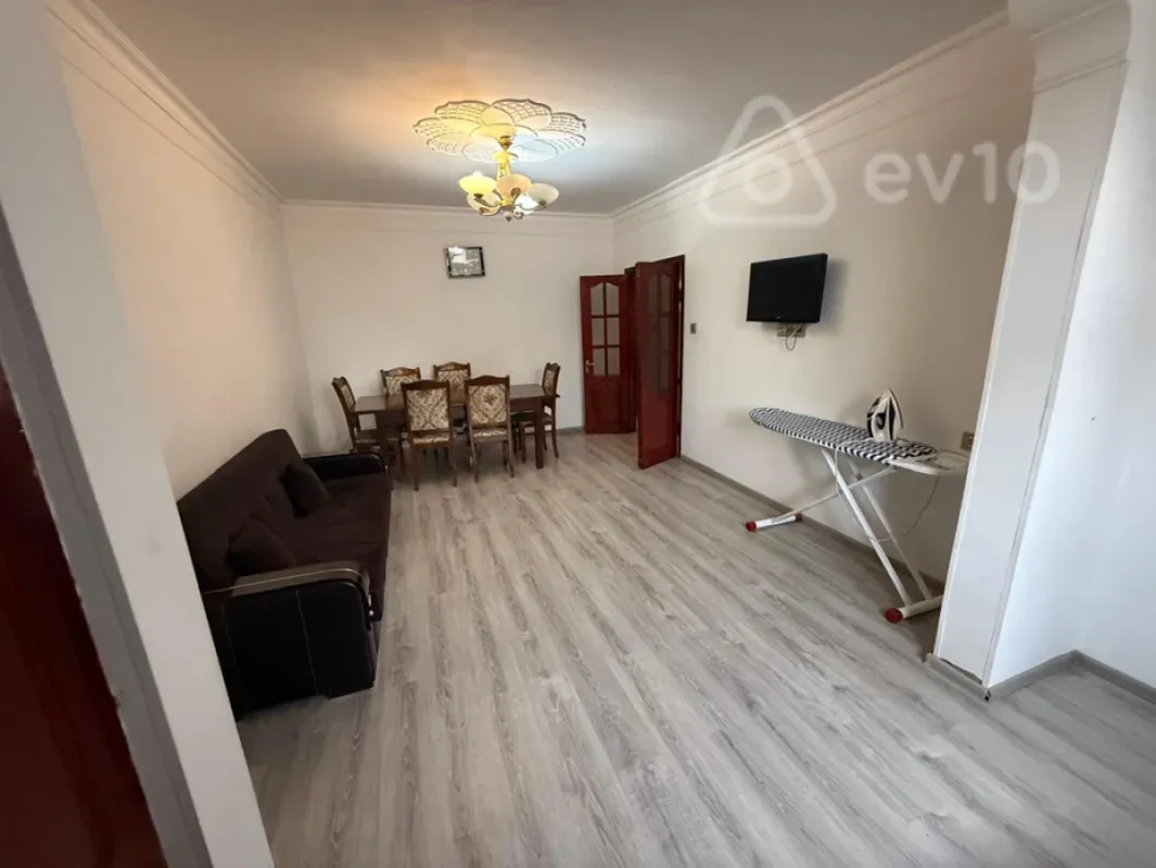 Kirayə verilir 3 otaqlı köhnə tikili 80 m²
