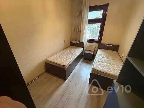 Kirayə verilir 3 otaqlı köhnə tikili 80 m²