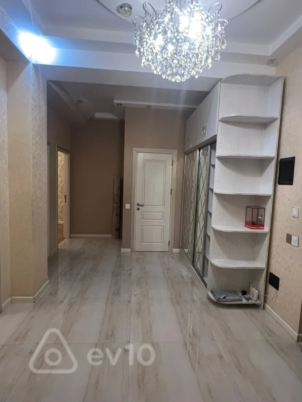 Kirayə verilir 3 otaqlı yeni tikili 100 m²