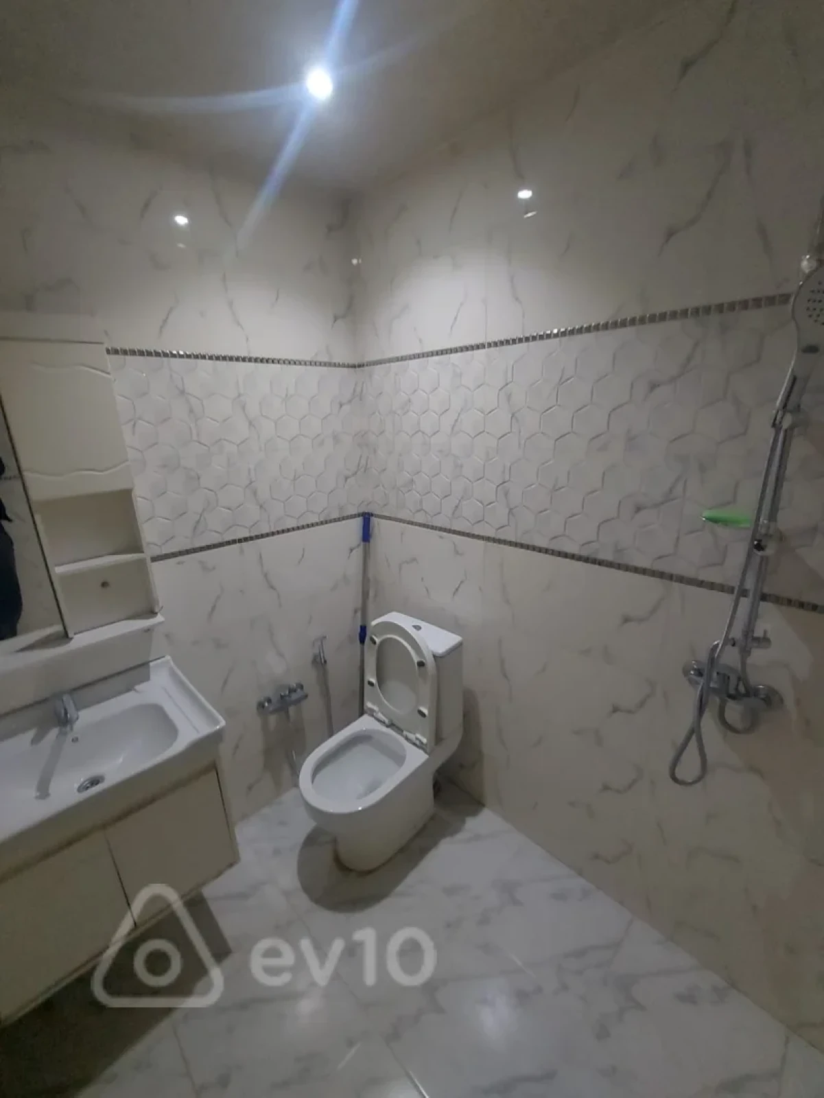 Kirayə verilir 3 otaqlı yeni tikili 42 m²