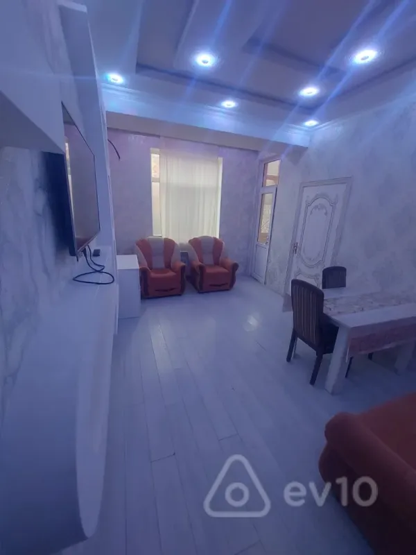 Kirayə verilir 3 otaqlı yeni tikili 42 m²