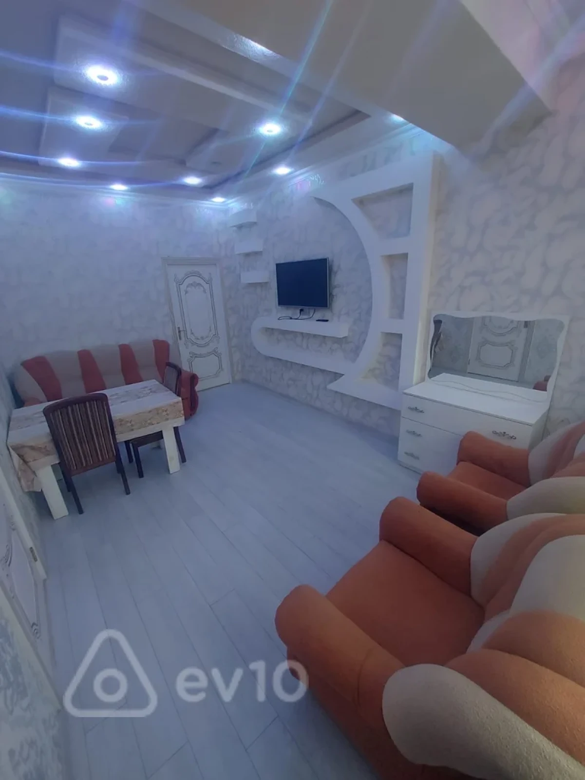 Kirayə verilir 3 otaqlı yeni tikili 42 m²