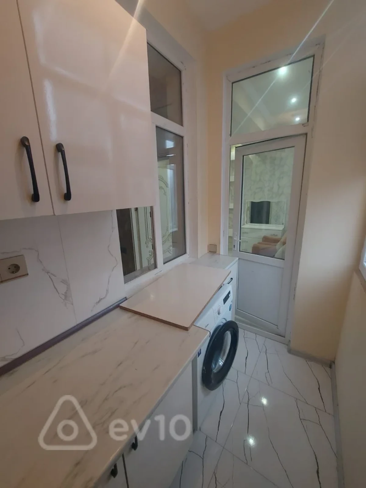 Kirayə verilir 3 otaqlı yeni tikili 42 m²