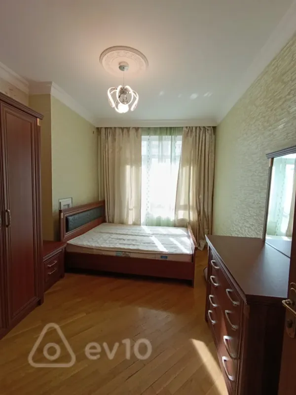 Kirayə verilir 2 otaqlı yeni tikili 70 m²